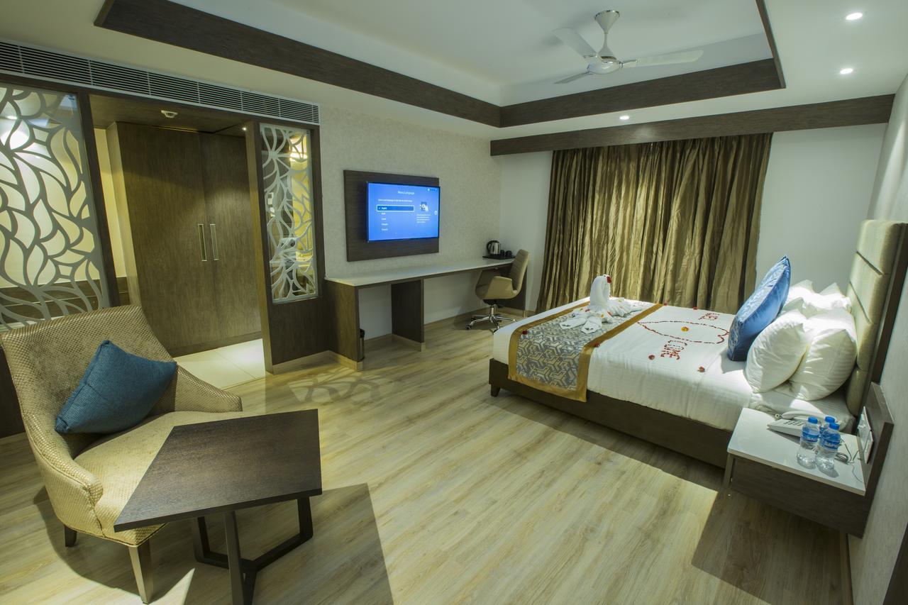 Hotel Saradha Grande Pudukkottai Esterno foto