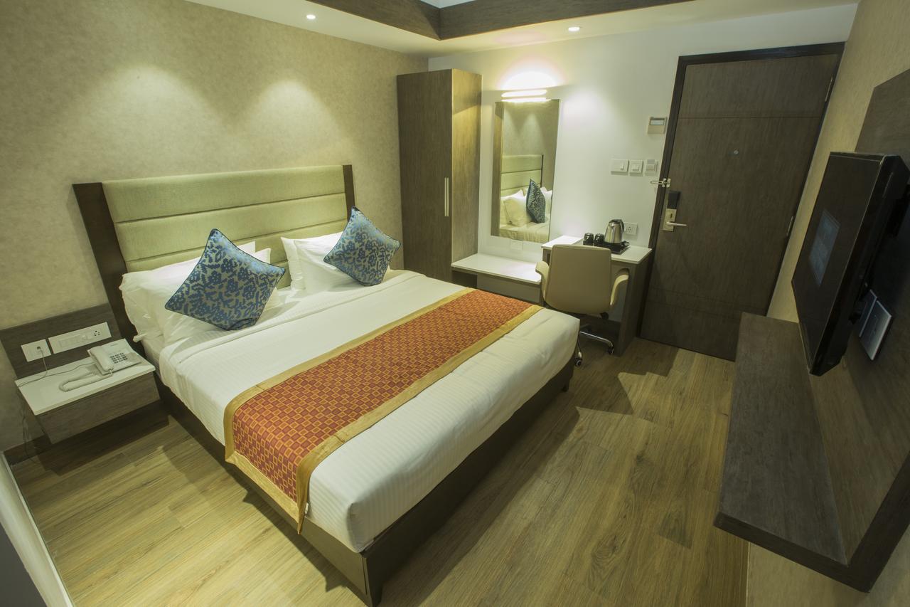 Hotel Saradha Grande Pudukkottai Esterno foto