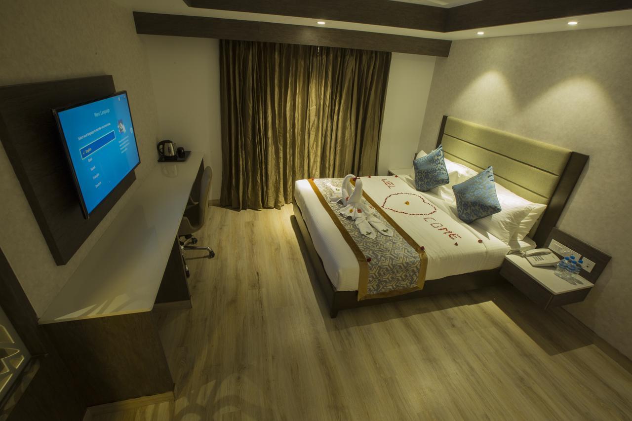 Hotel Saradha Grande Pudukkottai Esterno foto