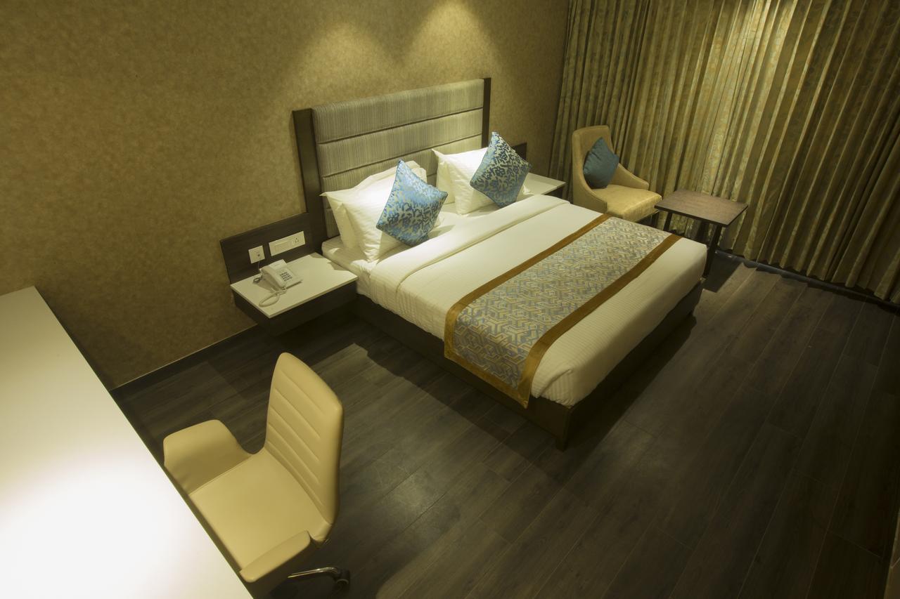 Hotel Saradha Grande Pudukkottai Esterno foto